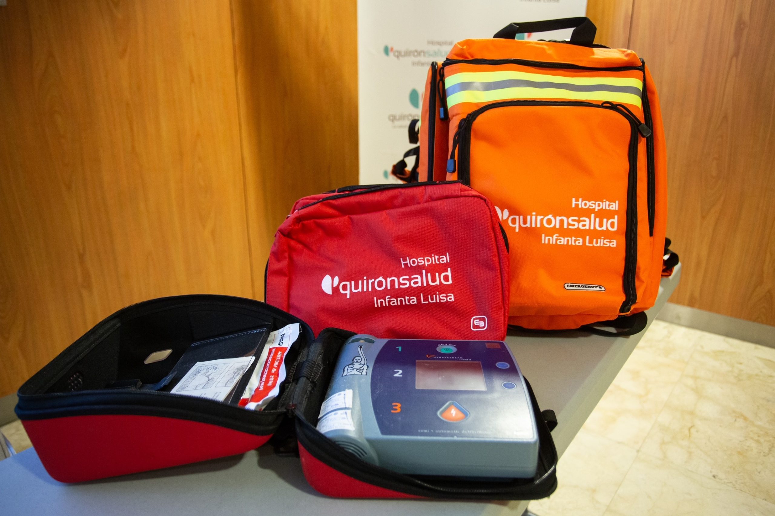 Mochilas Quirónsalud Semana Santa y desfibrilador