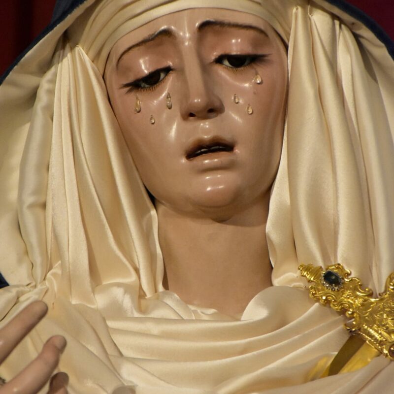 Cambio_Ajuar_Virgen_Cuaresma20231