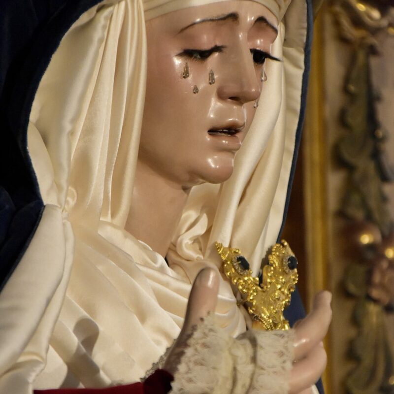 Cambio_Ajuar_Virgen_Cuaresma20235