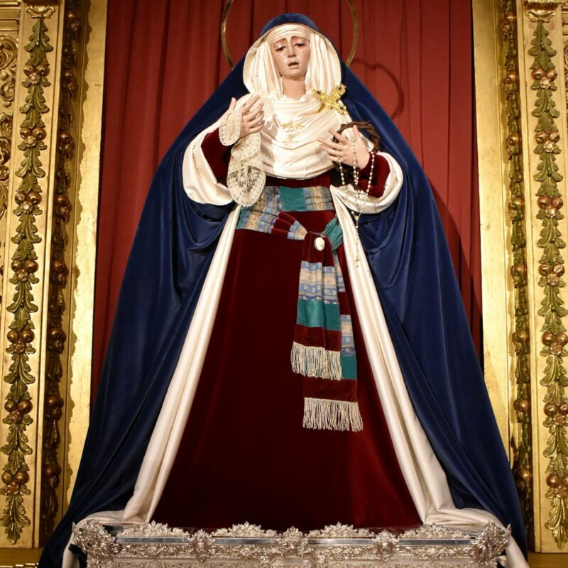 Cambio_Ajuar_Virgen_Cuaresma20239